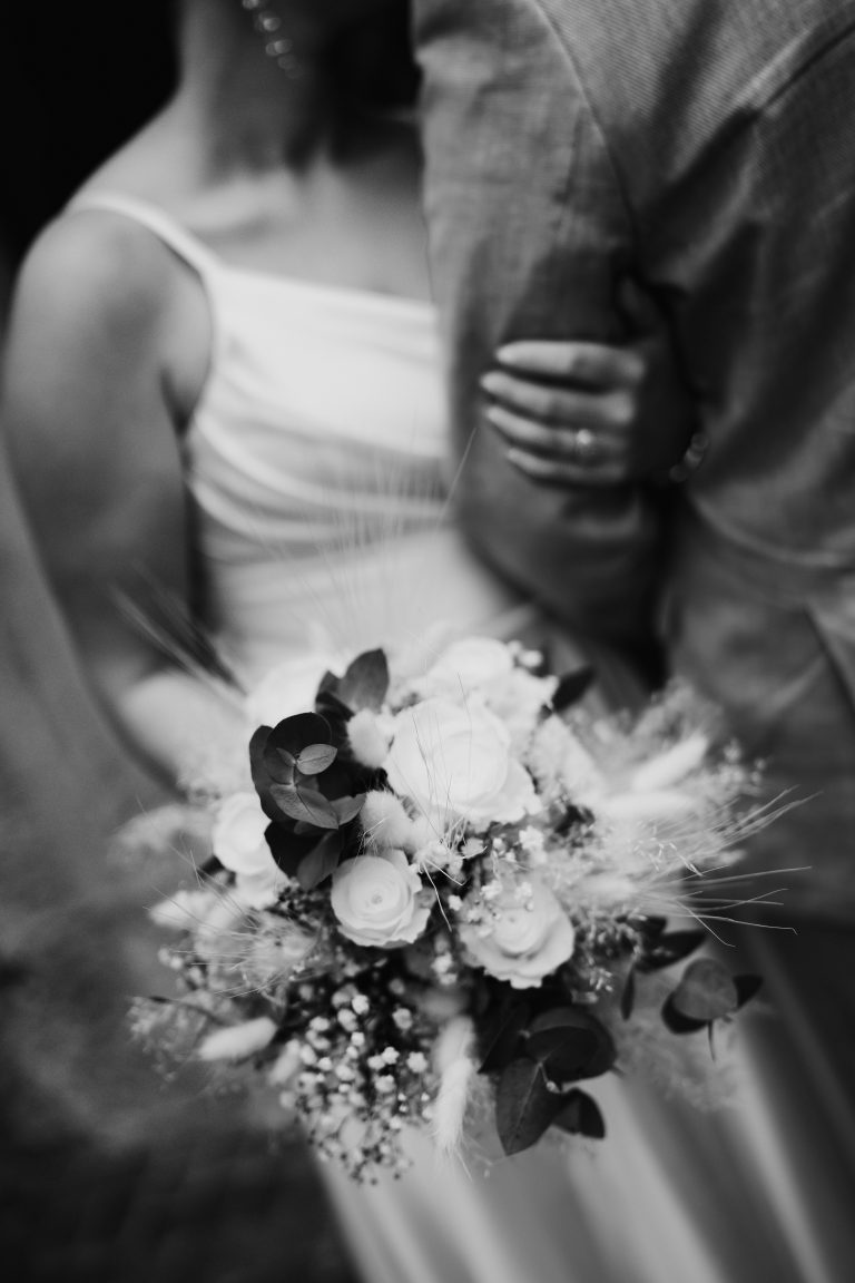 Brautpaarshooting in schwarz-weiss